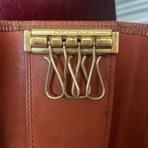 Louis Vuitton Epi Brown Leather Key Holder - Picture 5 of 9